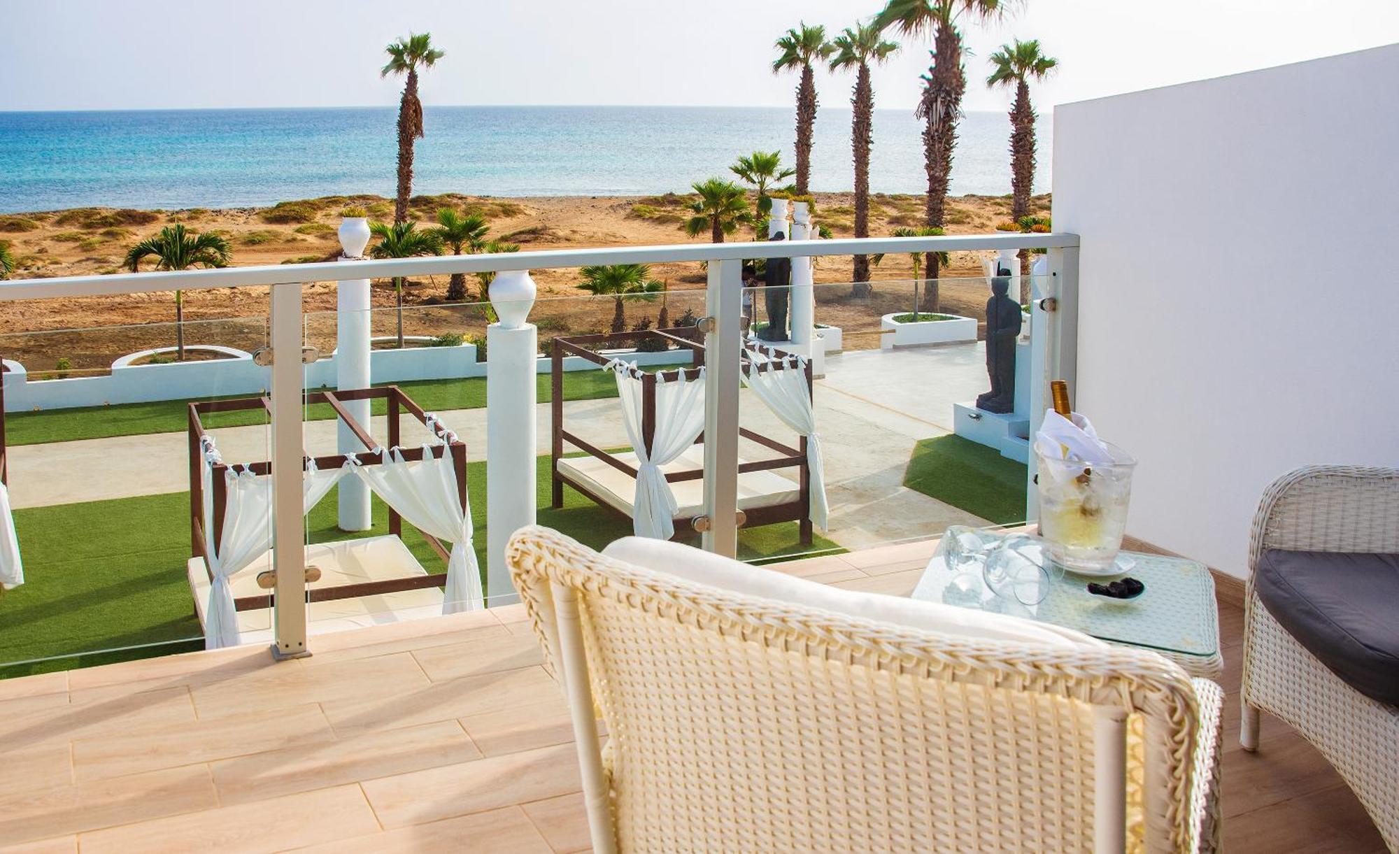 Hotel Livvo Budha Beach Santa Maria Room photo